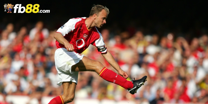 Top 5 Cầu Thủ Kiến Tạo Nhiều Nhất Ngoại Hạng Anh Là Ai? 4 Dennis Bergkamp (Arsenal)