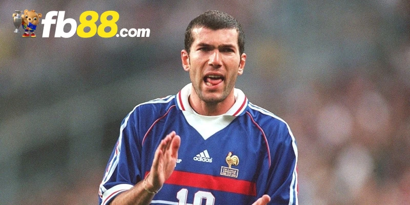 Top 10 Tiền Vệ Xuất Sắc Nhất - Trong Lịch Sử Bóng Đá 2 Zinedine Zidane là tiền vệ xuất sắc nhất mọi thời đại